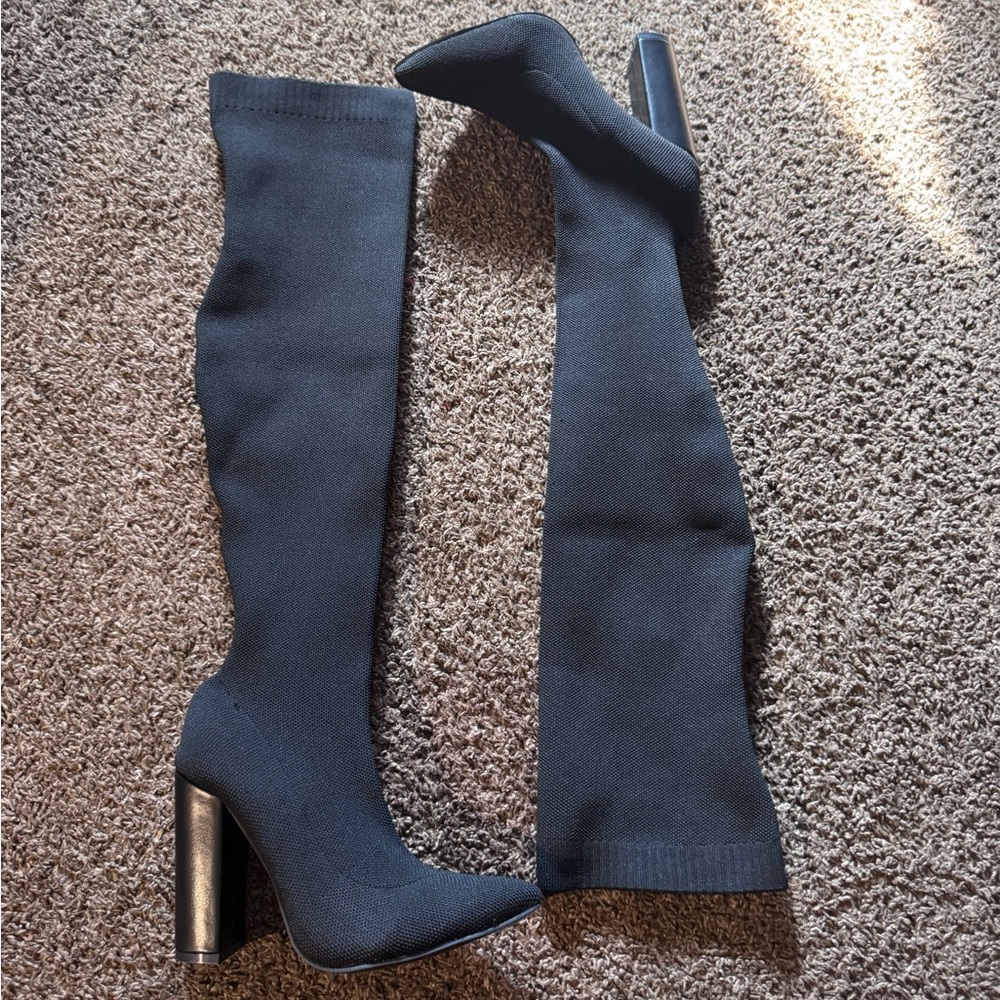 Black Over-the-Knee Boots ! Fitted and stylish!